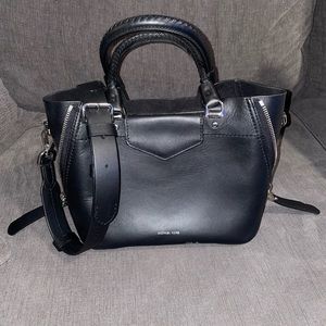 Michael Kors Medium Blakely Bucket Bag